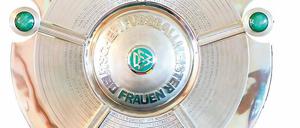 Objekt der Begierde. Zwölf Vereinsnamen stehen bisher auf der Meisterschale der Frauen, die der DFB seit 1974 verleiht. Turbine will sich nun zum fünften Mal verewigen.