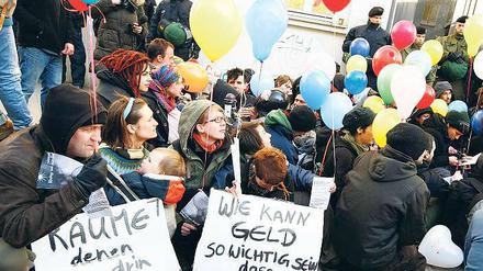 Sitzblockade. Die Stimmung in der Scharnweberstraße wirkte fast entspannt.