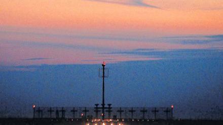 Ärger im Anflug. Fluglärmgegner wollen die Zufahrt zum Flughafen blockieren.