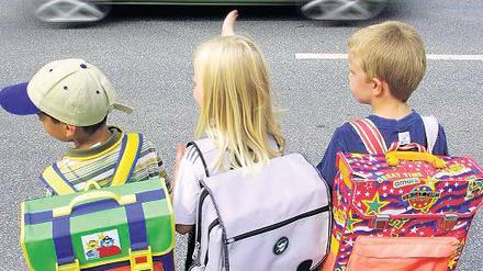 Fußweg zur Schule. An der Waldorfschule helfen jetzt Schülerlotsen.