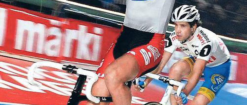 Favoritensieg. Robert Bartko jubelt über seinen Sieg bei den Sixdays.