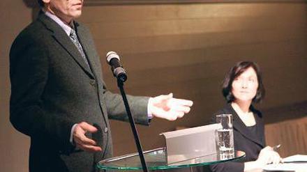 Generaldirektor Hartmut Dorgerloh: Mir ist das Nacktbaden im Heiligen See egal, aber nicht den ausländischen Besuchern. Hinten: CDU-Kreischefin Katherina Reiche.