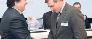 Kürzlich. Kommissionspräsident Barroso gratuliert Minister Christoffers.