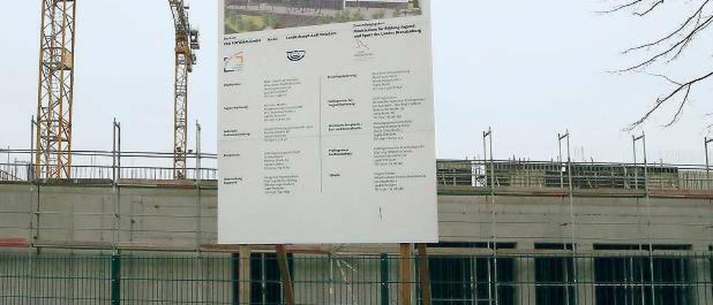 Neubau. Die Umrisse der neuen Sporthalle sind inzwischen sichtbar.