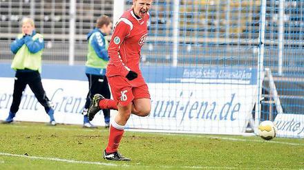 Doch noch gewonnen. Viola Odebrecht hat hier in der Schlussminute des Bundesligaspiels beim USV Jena zum 3:2-Sieg getroffen und sichert Turbine Potsdam damit die weitere Spitzenposition in der Tabelle.