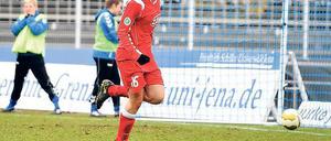 Doch noch gewonnen. Viola Odebrecht hat hier in der Schlussminute des Bundesligaspiels beim USV Jena zum 3:2-Sieg getroffen und sichert Turbine Potsdam damit die weitere Spitzenposition in der Tabelle.