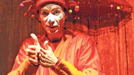Kunst im Kulturhaus. Zur Feier trat Pan Panazehs verrückter Zirkus auf.
