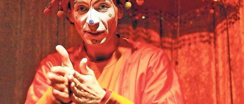 Kunst im Kulturhaus. Zur Feier trat Pan Panazehs verrückter Zirkus auf.