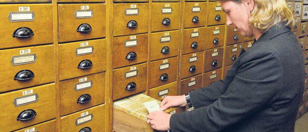 Die Last der Geschichte. Das Document Center wurde von der US-Regierung in der ehemaligen Preußischen Hauptkadettenanstalt in Lichterfelde untergebracht, die zuvor Standort der SS-Leibstandarte Adolf Hitler war.