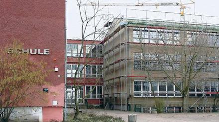 Halbfertig. Die Stadt hat Pläne für ein weiteres Investitionspaket in die Bildungsinfrastruktur vorgelegt. Von 2015 bis 2018 sollen jährlich 13 Millionen Euro in Schulen, Kitas und Sporthallen investiert werden. Das Geld seien Kredite und Zuweisungen des Landes.