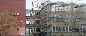 Halbfertig. Die Stadt hat Pläne für ein weiteres Investitionspaket in die Bildungsinfrastruktur vorgelegt. Von 2015 bis 2018 sollen jährlich 13 Millionen Euro in Schulen, Kitas und Sporthallen investiert werden. Das Geld seien Kredite und Zuweisungen des Landes.