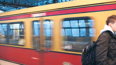 Bald mit 80 Sachen unterwegs. Die Berliner S-Bahn fährt ab dem 28. Februar wieder schneller.