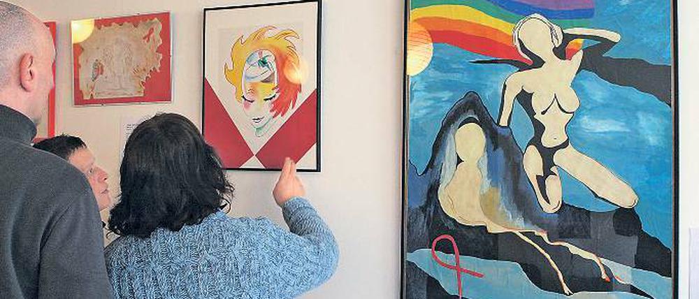 Bilder gegen die Angst. Eine mehr als zehnjährige Drogenkarriere hat Marina U. hinter sich. Heute ist die HIV-positive Potsdamerin clean, kann sogar wieder arbeiten und malt. In den Räumen der Aidshilfe stellt die 47-Jährige ihre Bilder erstmals aus.