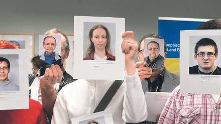 Wer sind die Drewitzer und was für Wünsche haben sie? Die Ausstellung im Projektladen will dieser Frage auf den Grund gehen. Jeder der neun Porträtierten erzählt in einem kurzen Interview, was für ihn das Leben im Stadtteil ausmacht.