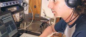 Unterwasserklangteppich. Timo Klinge bei der Aufnahme.