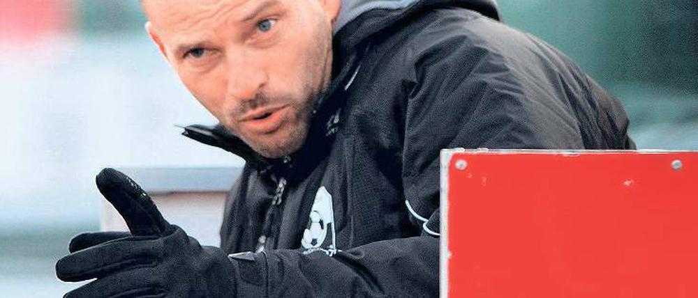 Ari van Lent (40), einst Erst- und Zweitliga- Stürmer, begann 2007 seine Trainer-Laufbahn beim 1. FC Kleve. Seit 2010 coacht er Rot Weiss Ahlen.