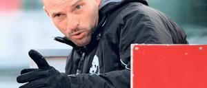 Ari van Lent (40), einst Erst- und Zweitliga- Stürmer, begann 2007 seine Trainer-Laufbahn beim 1. FC Kleve. Seit 2010 coacht er Rot Weiss Ahlen.
