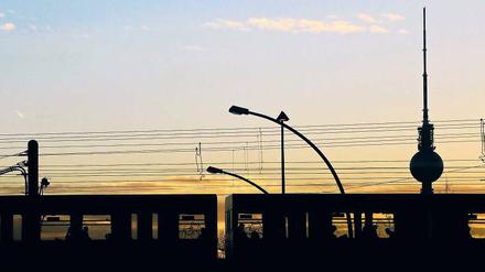 Freie Fahrt. Für das lange Warten und Fahren in ständig überfüllten Zügen sollen die Kunden jetzt entschädigt werden.