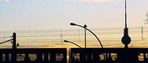 Freie Fahrt. Für das lange Warten und Fahren in ständig überfüllten Zügen sollen die Kunden jetzt entschädigt werden.