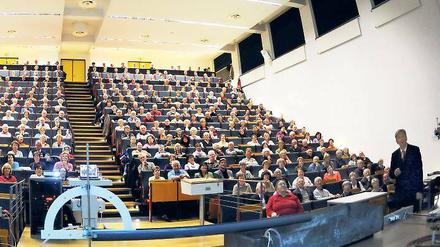 Ganz am Rand. Viele Lehrbeauftragte der Hochschulen fühlen sich heute für ihren Arbeitsaufwand zu schlecht bezahlt.