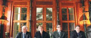 Pufferzonen-Partner im Palmensaal: Landeskonservator Detlef Karg, Kulturministerin Martina Münch, Schlösserstiftungschef Hartmut Dorgerloh und Oberbürgermeister Jann Jakobs unterzeichneten gestern die Schutzvereinbarung für das Weltkulturerbe in repräsentativer Umgebung.