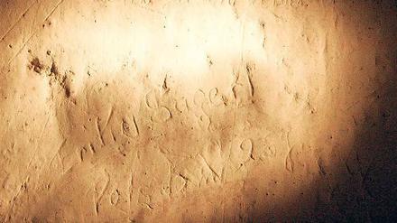Nachricht an die Nachwelt: In Todesangst ritzten Häftlinge wie Erika Sagert ihre Namen in die Zellenwand.