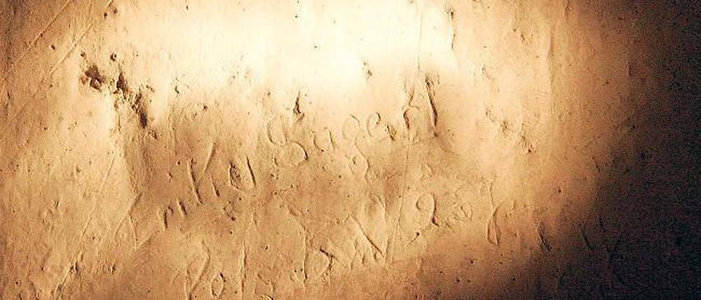 Nachricht an die Nachwelt: In Todesangst ritzten Häftlinge wie Erika Sagert ihre Namen in die Zellenwand.