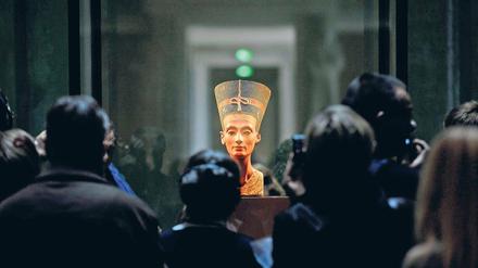Begehrte Berlinerin. Nofretete sei 1913 unrechtmäßig außer Landes gebracht worden, behauptet Ägyptens Chefarchäologe Zahi Hawass. Bei der Stiftung Preußischer Kulturbesitz und auch der Bundesregierung sieht man das anders.