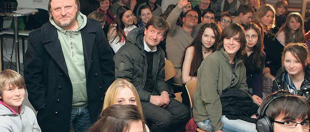 Mittendrin. Schauspieler Axel Prahl (2.v.l.) im Filmgymnasium. 