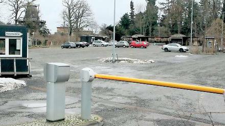 Unansehnlich. Auto- und Busreisenden bietet sich auf dem Parkplatz von Sanssouci kein schönes Bild. Noch in diesem Jahr soll es Verbesserungen geben.