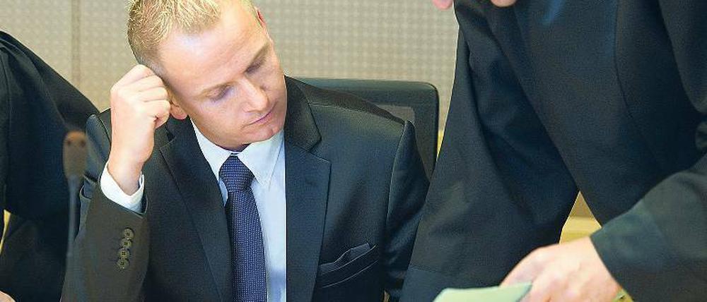 Verurteilt. Oliver Enderlein mit Anwalt Dörstelmann (rechts).