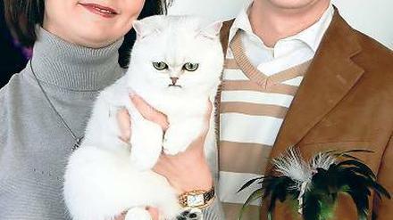 Züchterin Oksana Bakaeva mit Fridolin und Veranstalter Andreas Möbius. 