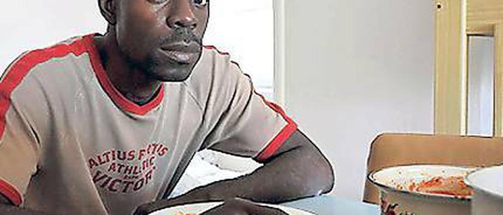 Voller Zuversicht. Der Asylbewerber Acha aus Kamerun will in Brandenburg Fuß fassen, wie der Film Gestrandet erzählt.