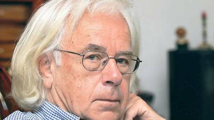Der Filmemacher, Autor und Fotograf Rainer Simon feiert am kommenden Dienstag seinen 70. Geburtstag. Um den Feierlichkeiten zu entgehen, reist er nach Ägypten und taucht in die Welt der Pyramiden ein.