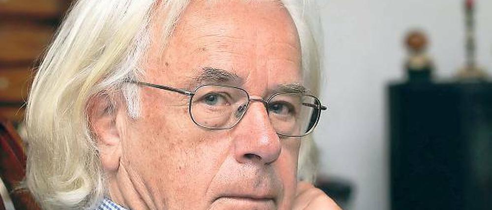 Der Filmemacher, Autor und Fotograf Rainer Simon feiert am kommenden Dienstag seinen 70. Geburtstag. Um den Feierlichkeiten zu entgehen, reist er nach Ägypten und taucht in die Welt der Pyramiden ein.