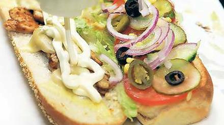 Alt und neu. In Marcel Holleys Sandwich Manufaktur gibt es neben den klassischen belegten länglichen Weißbroten nach Vorbild der US-Fastfood-Kette Subway auch frische Bagels.