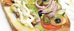 Alt und neu. In Marcel Holleys Sandwich Manufaktur gibt es neben den klassischen belegten länglichen Weißbroten nach Vorbild der US-Fastfood-Kette Subway auch frische Bagels.