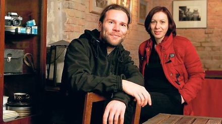 Kultur ist ihr Hobby. Simone Uth und Manto Sillack in ihrem KulturStall in der Alten Brauerei in Babelsberg.