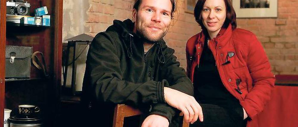 Kultur ist ihr Hobby. Simone Uth und Manto Sillack in ihrem KulturStall in der Alten Brauerei in Babelsberg.