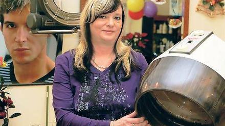 Frisörmeisterin Sylvia Gehrmann in ihrem Salon.