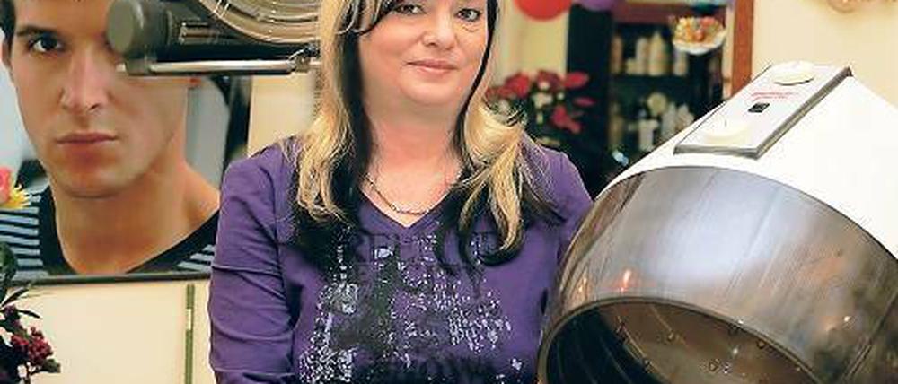 Frisörmeisterin Sylvia Gehrmann in ihrem Salon.