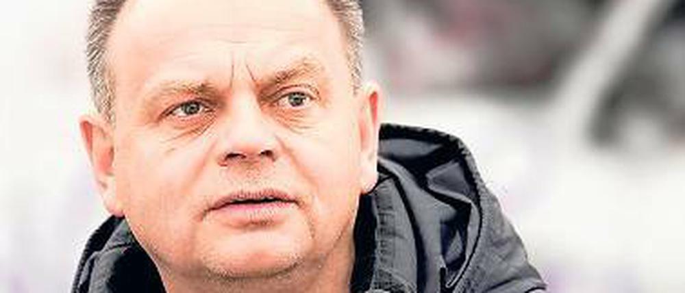 Aufmerksamer Beobachter. Ingo Kahlisch aus Potsdam, seit 21 Jahren als Trainer in Rathenow tätig, war schon oft als Zuschauer beim Potsdamer Hallenmasters. Nun greift er erstmals selbst aktiv ins Turniergeschehen ein.