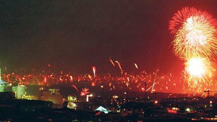 Na denn  auf ein Neues. Silvester rückt immer näher. Und zu lange warten sollte man auch nicht bei der Planung, denn für viele Partys gibt es nur noch Restkarten. 