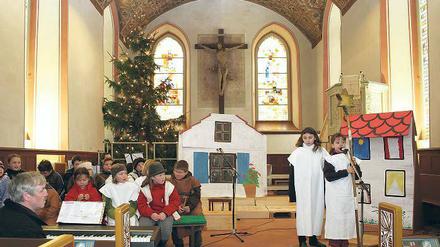 Generalprobe für den großen Auftritt. In der frisch sanierten Andreaskirche wurde geübt, aufgeführt wird das Krippenspiel heute auf dem Teltower Marktplatz. Hier wird die aus der Not heraus geborene Idee einer Open-Air-Christvesper wiederholt.