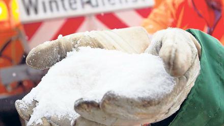 Rares Gut. Streusalz kann  zumindest wenn die Lager zu klein sind und der Winter mit Schnee daher kommt  knapp werden. Brandenburg ergeht es derzeit so.