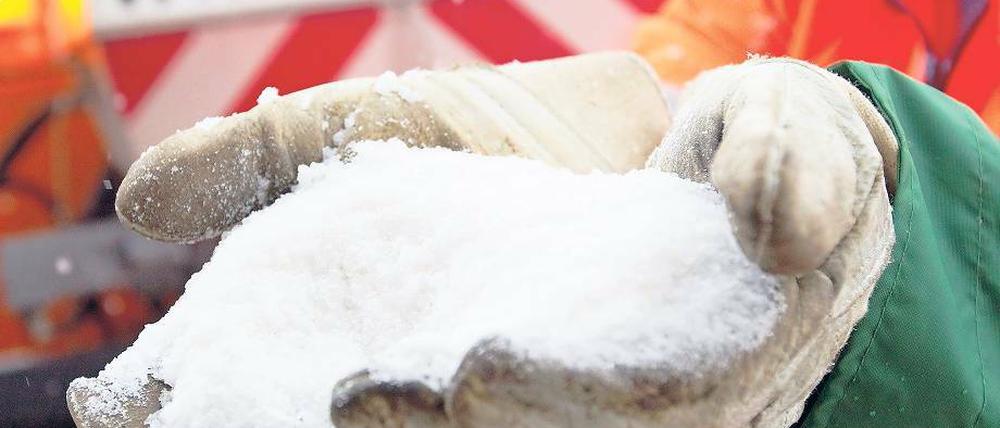 Rares Gut. Streusalz kann  zumindest wenn die Lager zu klein sind und der Winter mit Schnee daher kommt  knapp werden. Brandenburg ergeht es derzeit so.