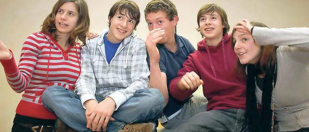 Zukunftsgedanken. Palona Braun, Tammo Walter, Gregor Schneider, Vito Walter und Hannah Gölle (v.l.n.r.) von der Potsdamer Waldorfschule in der Erich-Weinert-Straße haben ganz unterschiedliche Vorstellungen davon, wie ihr Leben später aussehen soll.