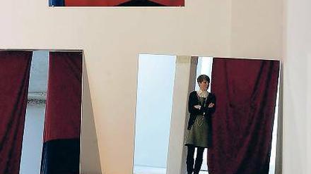 Spiegelungen: Blick in die Ausstellung Trust.