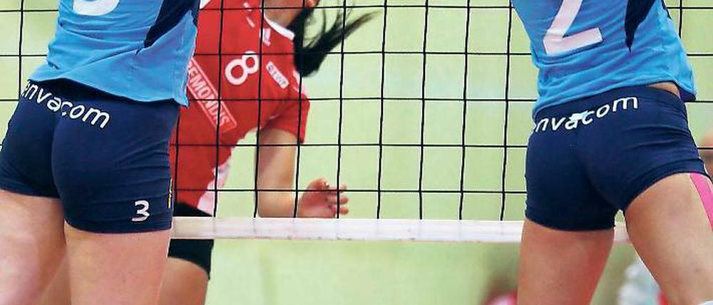 Ausgezeichnet. Anika Zülow (Mitte)  hier gegen Sinsheims Anne Vorsatz (l.) und Marisa Field am Netz  wurde am Samstag als beste SC-Spielerin geehrt.