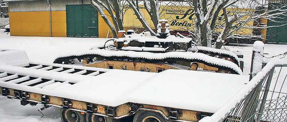 Die Amundsenstraße 12a: Zwischen Ein- und Mehrfamilienwohnhäusern gelegen, nutzt dieses Gelände der Potsdamer Dirk P.  sehr zum Missfallen seiner Nachbarn. Seit Jahren beschweren sie sich unter anderem über Lärm. Bis heute ist der Konflikt ungelöst.